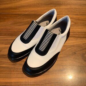 Sandbaggers golf shoe, soft cleat, Sz 6, EUC, classic black white, slip on